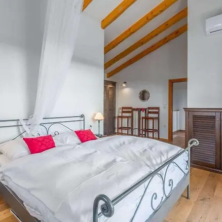 Angelina Comfortable Kaštelir
