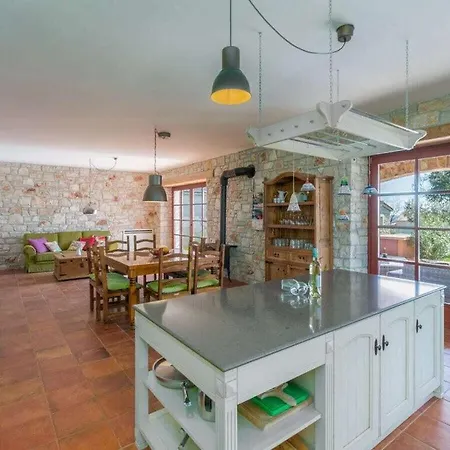 Angelina Comfortable 4* Kaštelir